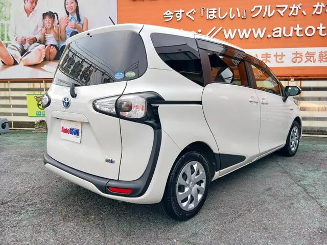 Toyota Sienta 2017 photo 2
