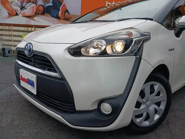 Toyota Sienta 2017 photo 4