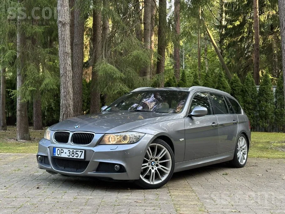 BMW 320 2010 photo 2