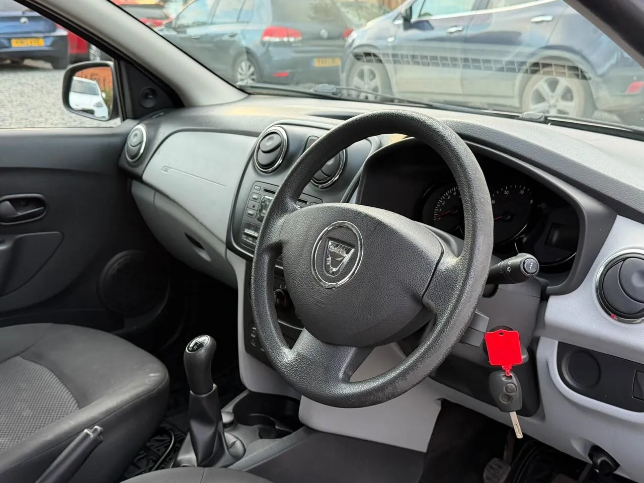 Dacia Sandero 2013 photo 2