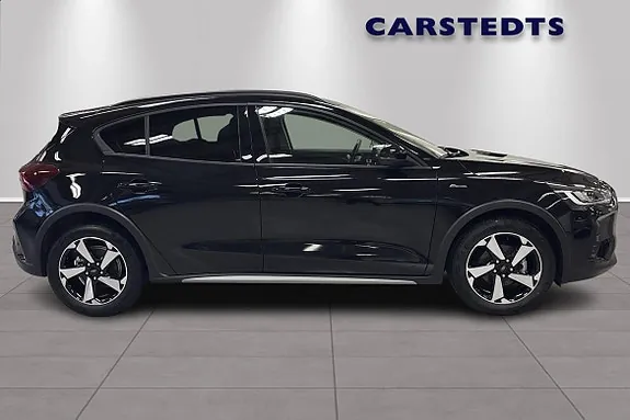Ford Focus 2023 photo 2