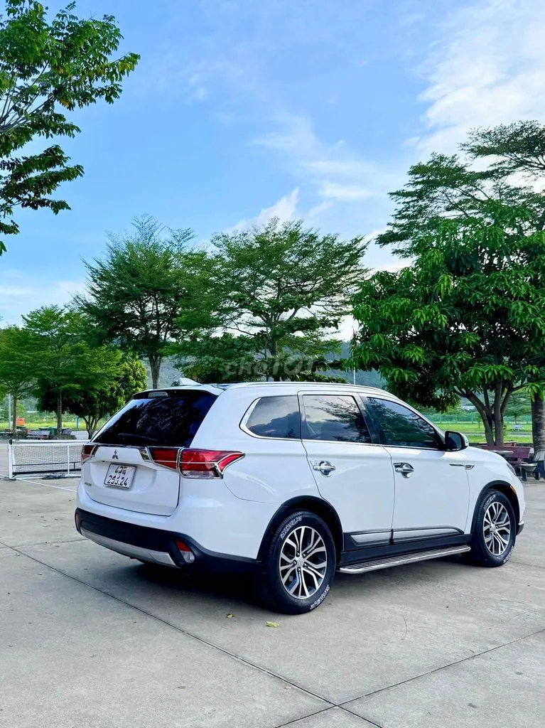 Mitsubishi Outlander photo 3