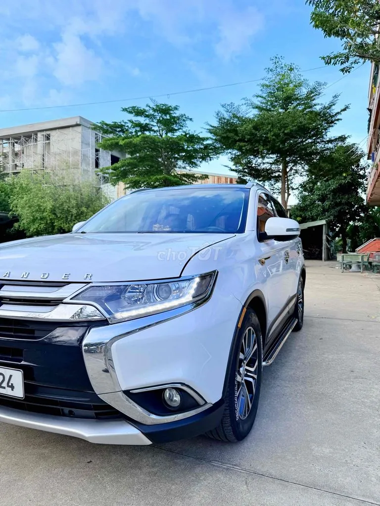 Mitsubishi Outlander photo 2