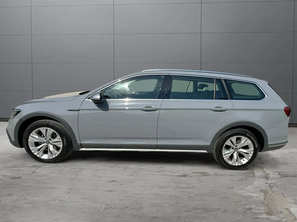 Volkswagen Passat 2023 photo 2
