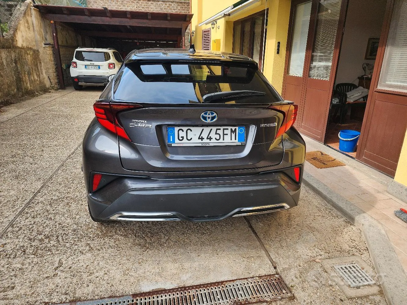 Toyota C-Hr 2020 photo 2