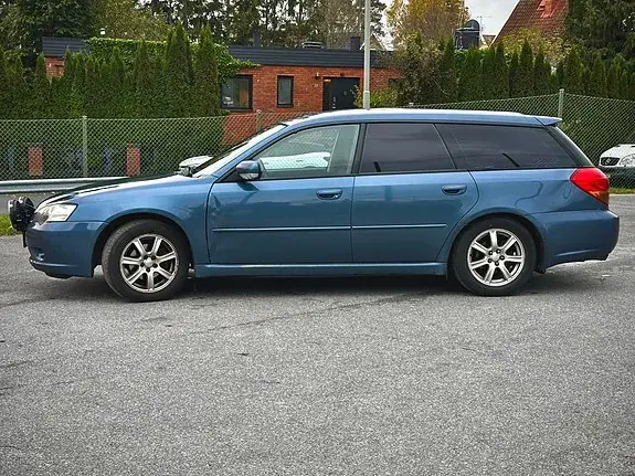 Subaru Legacy 2005 photo 2