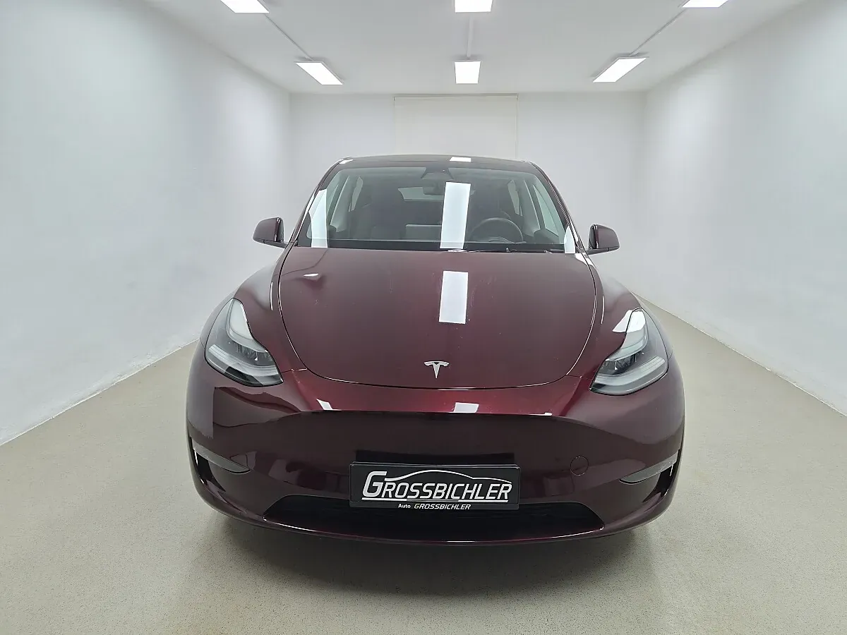 Tesla Model Y 2024 photo 2