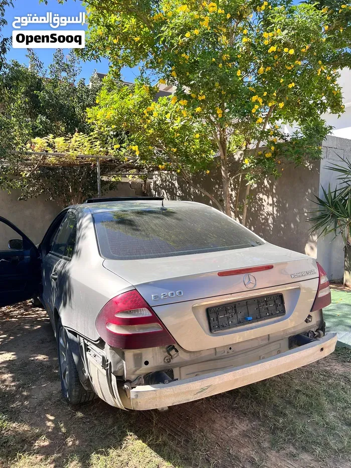 Mercedes-Benz E-Class 2004 photo 2