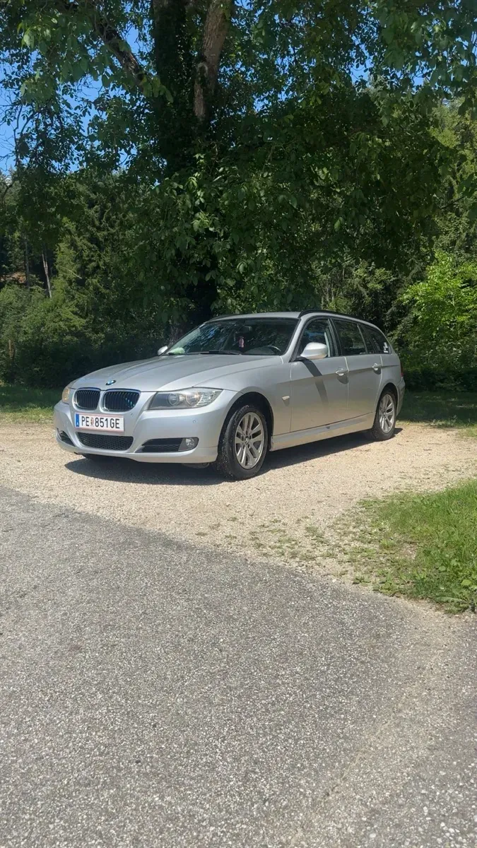 BMW 3 Series 2012 photo 2