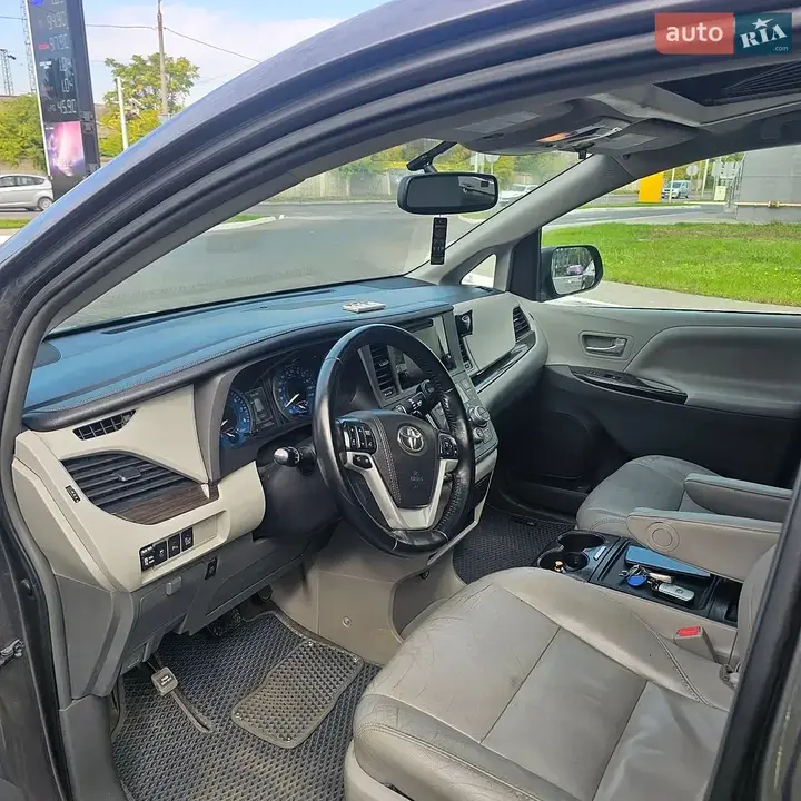 Toyota Sienna 2017 photo 5