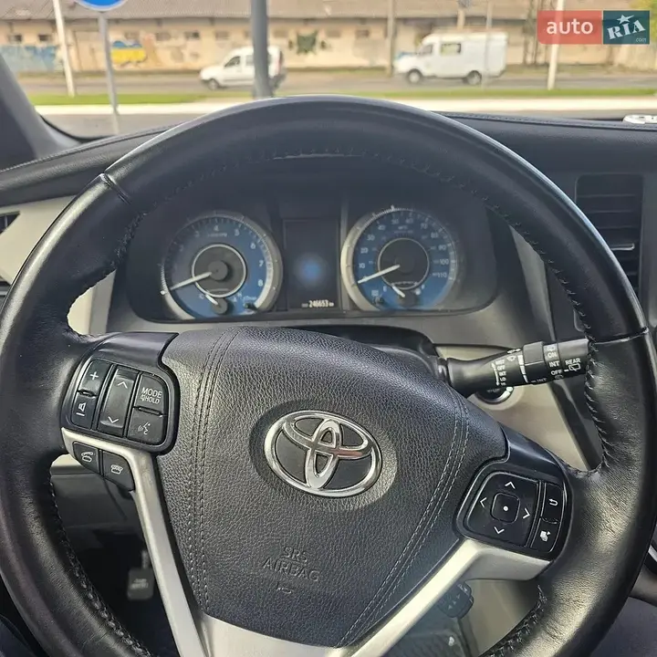 Toyota Sienna 2017 photo 3