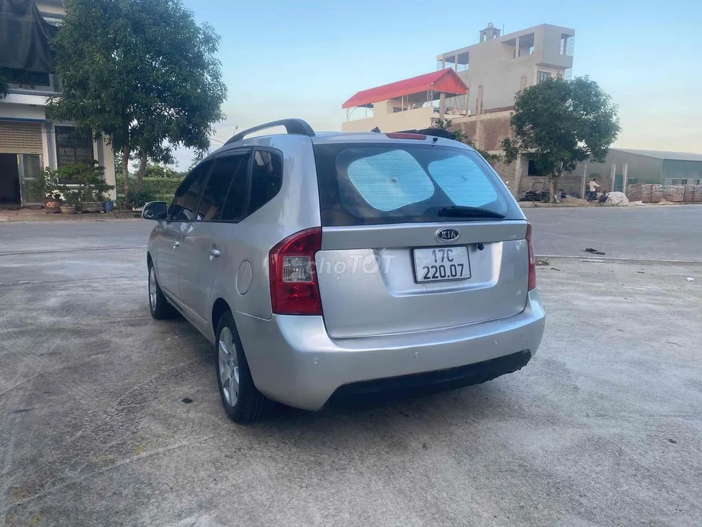 Kia Carens 2010 photo 2