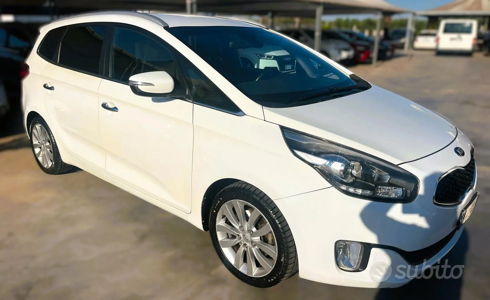 Kia Carens 2013 photo 3