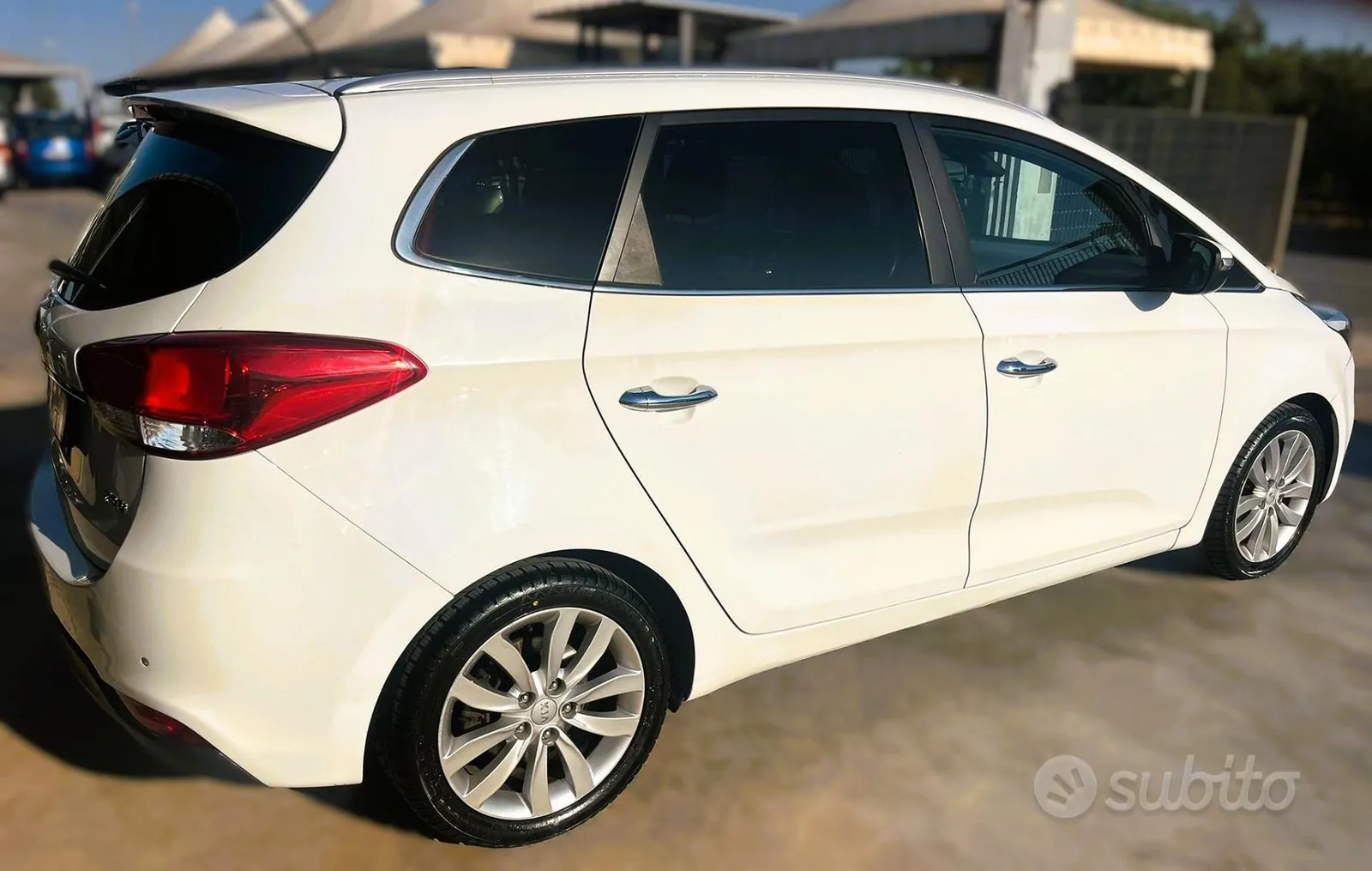 Kia Carens 2013 photo 4