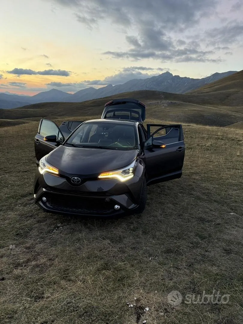 Toyota C-Hr 2018 photo 2