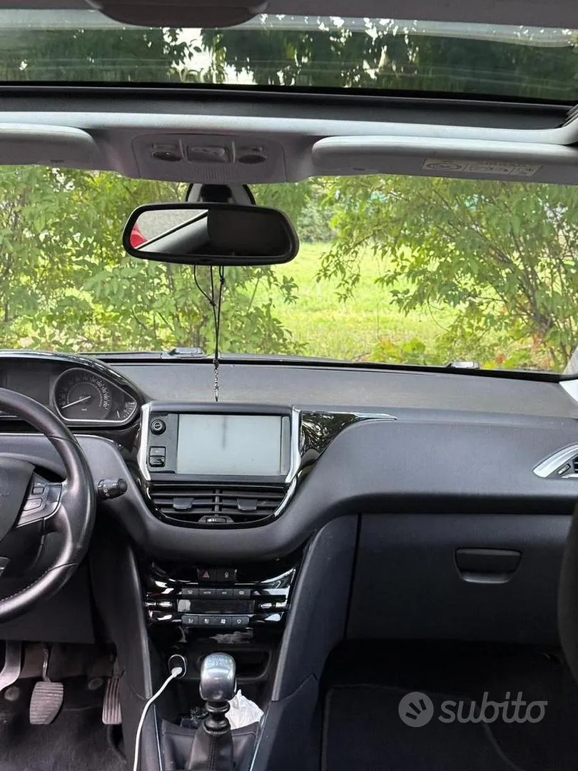 Peugeot 208 2014 photo 4