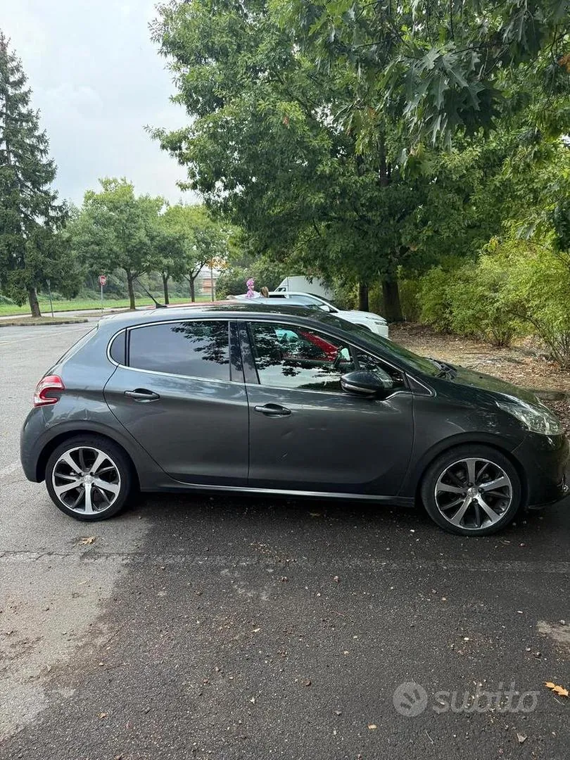 Peugeot 208 2014 photo 2