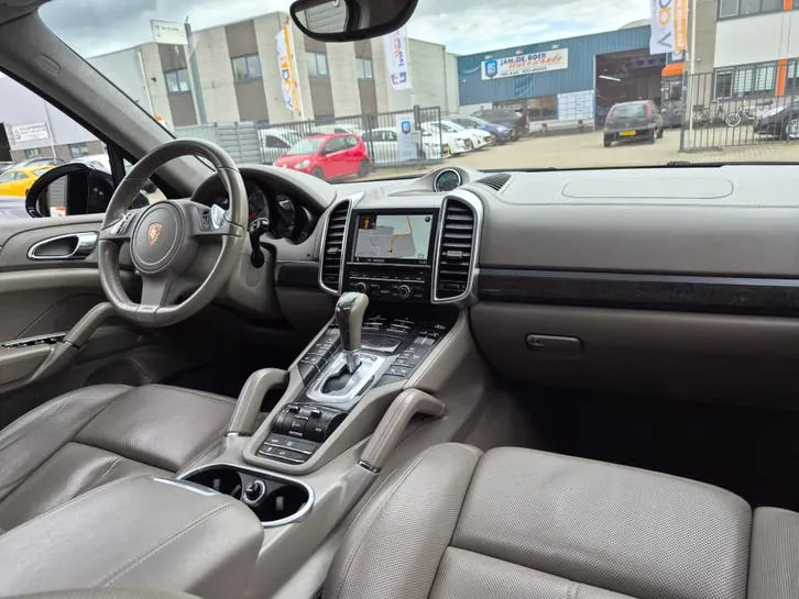 Porsche Cayenne 2011 photo 3