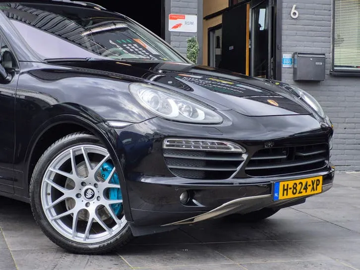 Porsche Cayenne 2011 photo 2
