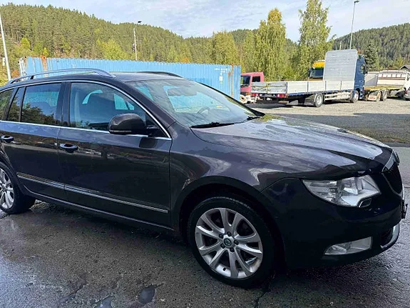 Skoda Superb 2011 photo 4