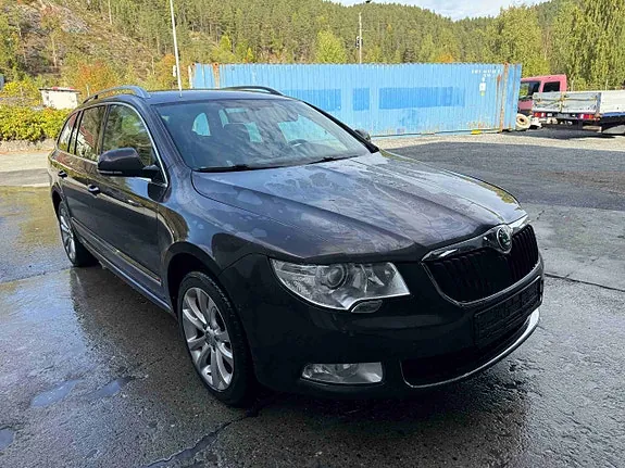 Skoda Superb 2011 photo 5