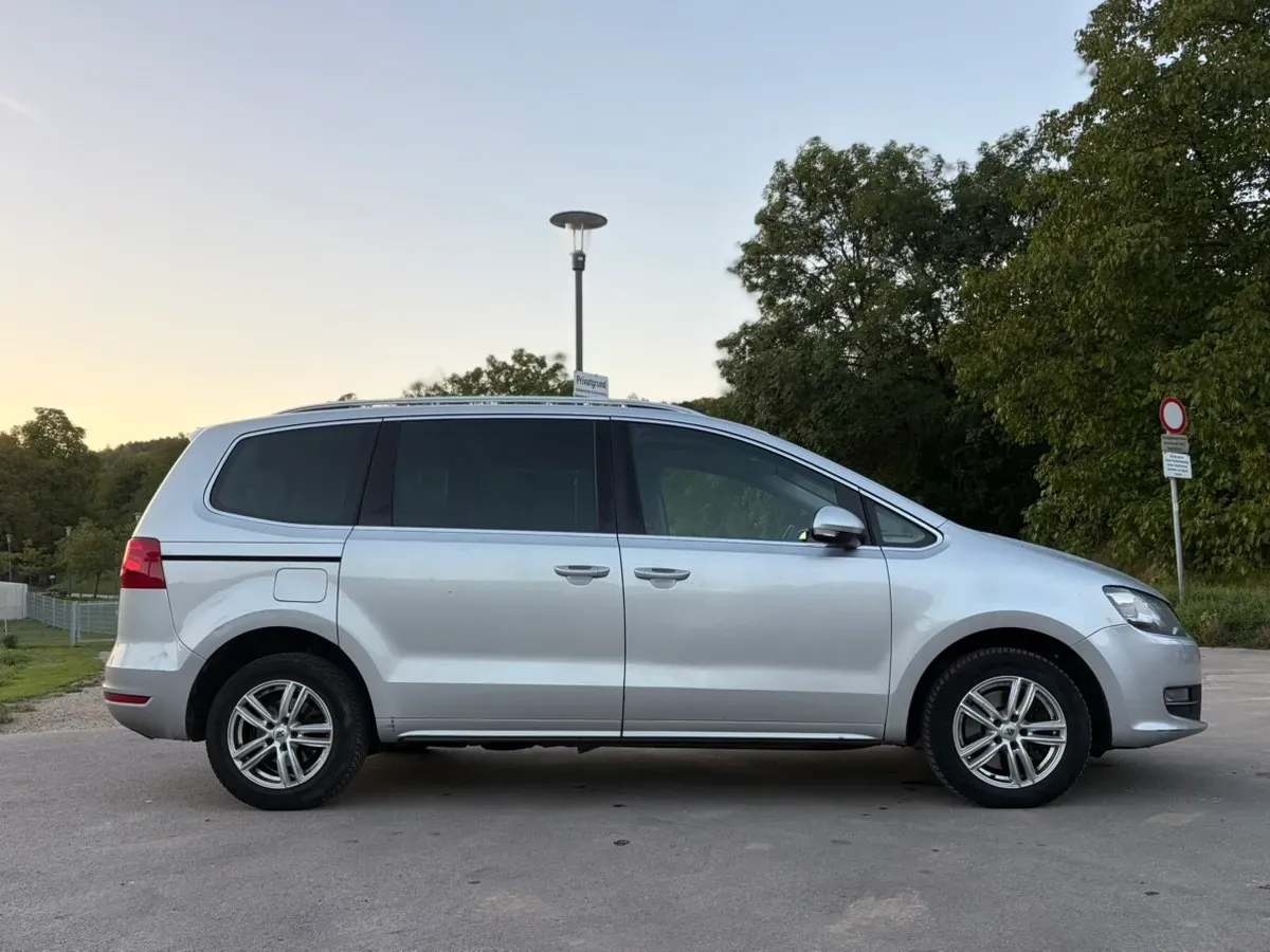 Volkswagen Sharan 2012 photo 2