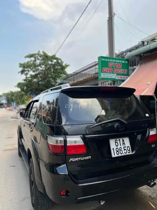 Toyota Fortuner 2010 photo 2