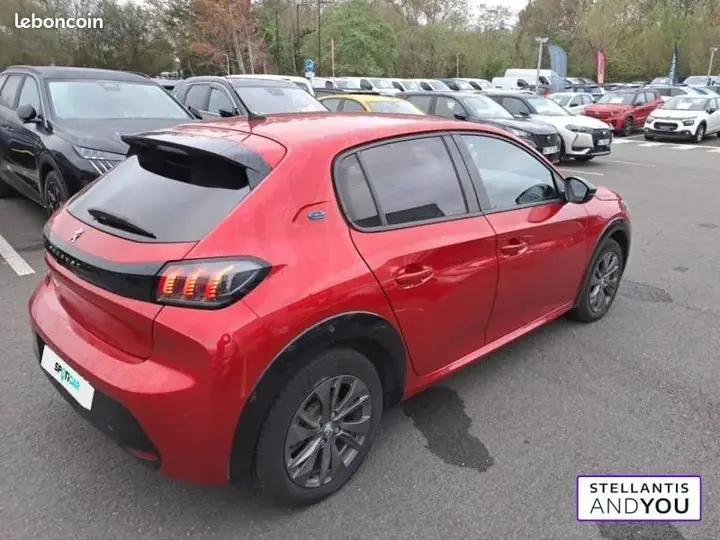 Peugeot 208 2023 photo 3