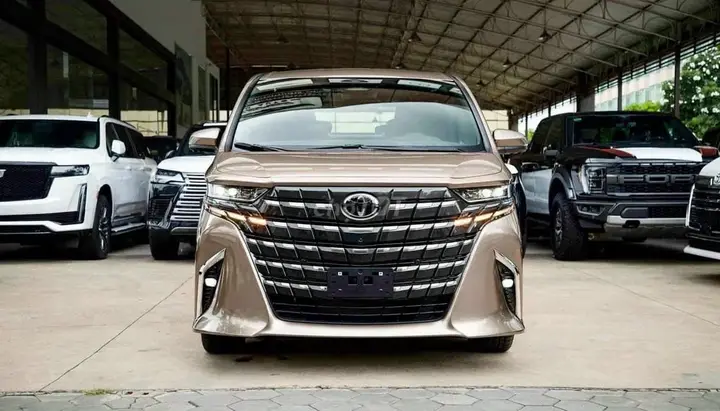 Toyota Alphard 2026 photo 3