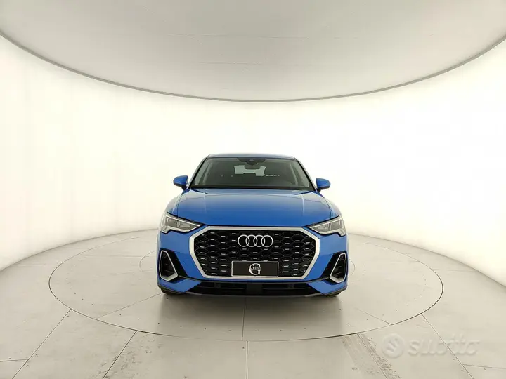 Audi Q3 2021 photo 2