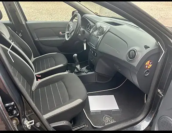 Dacia Sandero 2007 photo 2