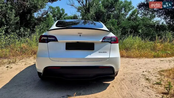 Tesla Model Y 2023 photo 3