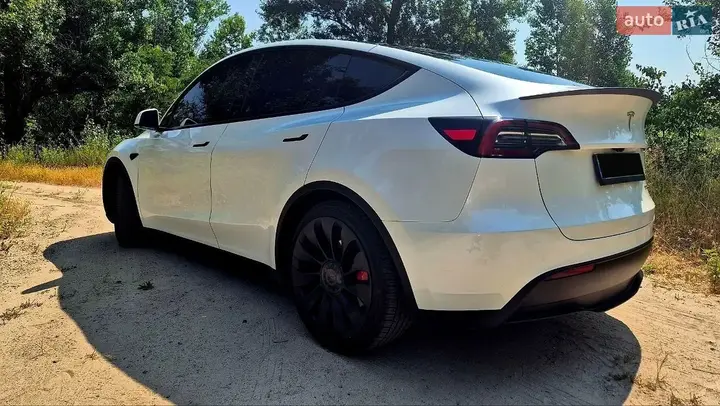 Tesla Model Y 2023 photo 4