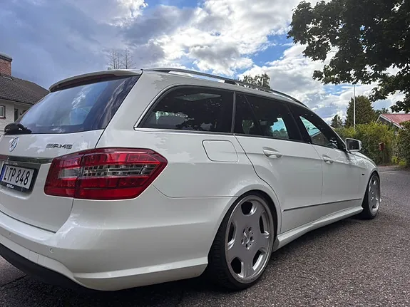 Mercedes-Benz E220 2011 photo 4