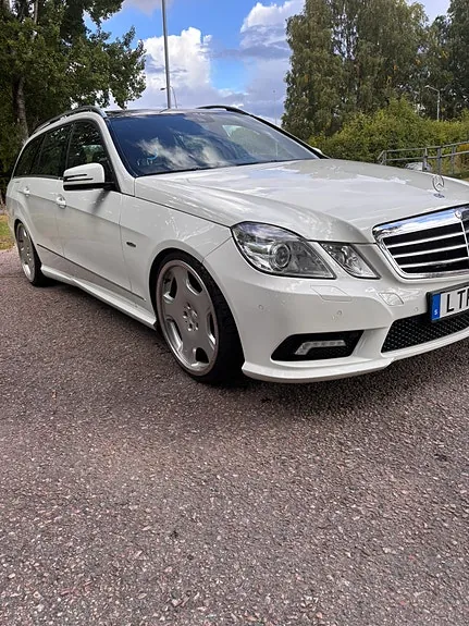 Mercedes-Benz E220 2011 photo 3