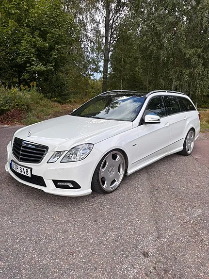 Mercedes-Benz E220 2011 photo 2