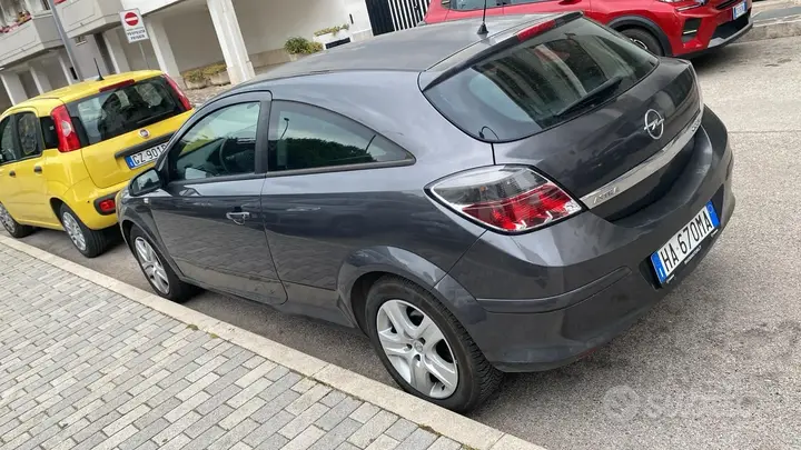 Opel Astra 2009 photo 3
