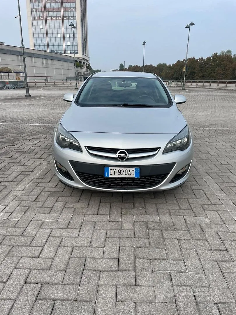 Opel Astra 2015 photo 2