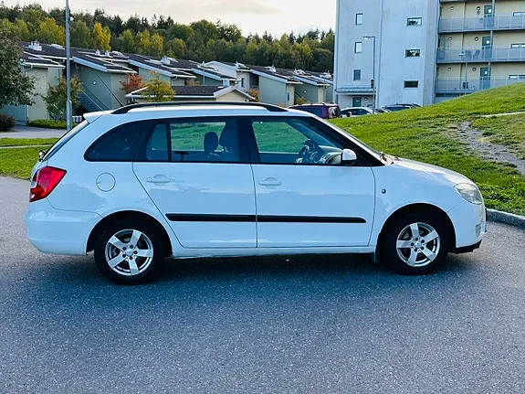 Skoda Fabia 2008 photo 4