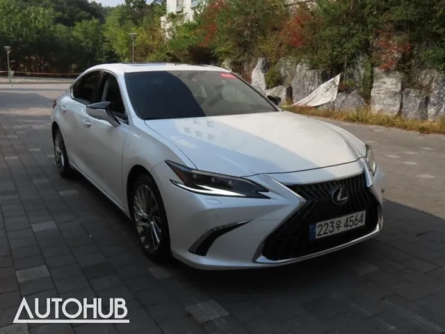 Lexus Es 300H 2023 photo 2