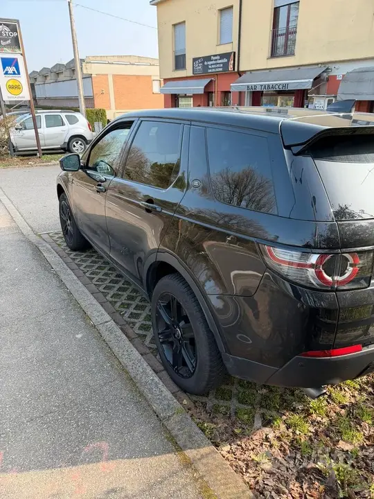 Land Rover Discovery Sport 2019 photo 2