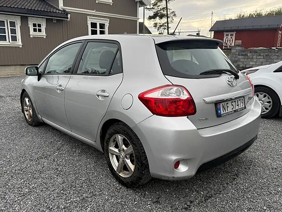 Toyota Auris 2012 photo 3