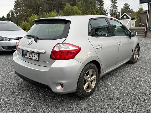 Toyota Auris 2012 photo 4