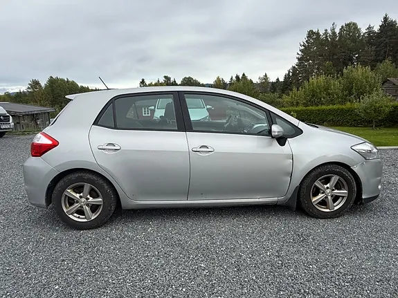 Toyota Auris 2012 photo 5