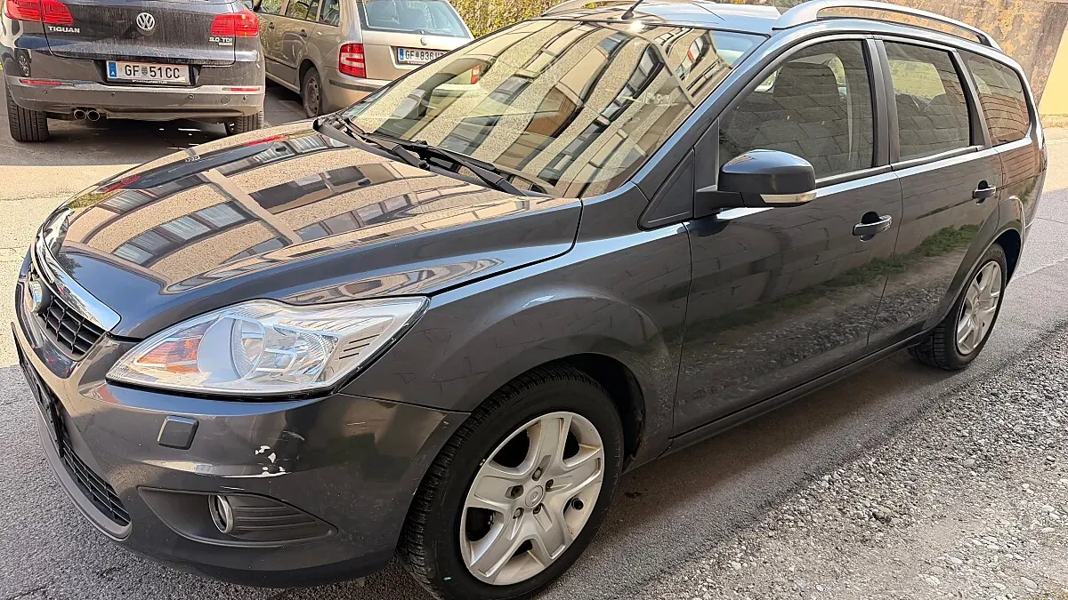 Ford Focus 2010 photo 2