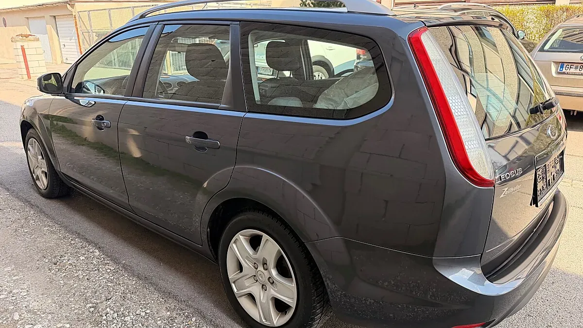 Ford Focus 2010 photo 3