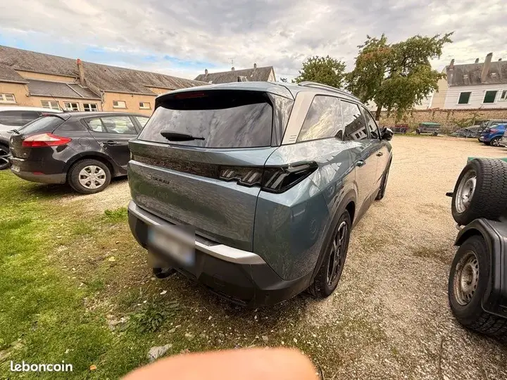 Peugeot 5008 2025 photo 3