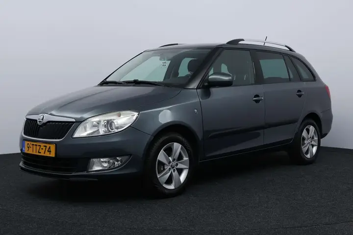 Skoda Fabia Combi 2014 photo 2