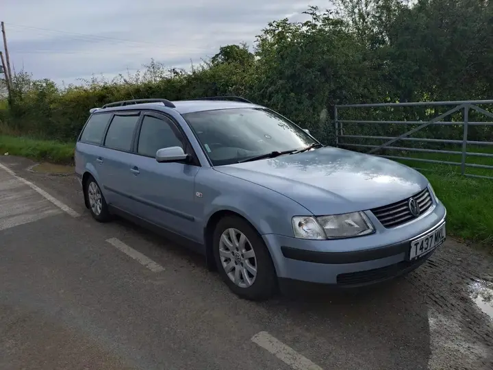 Volkswagen Passat 1999 photo 2