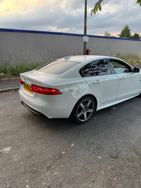 Jaguar Xe 2016 photo 5